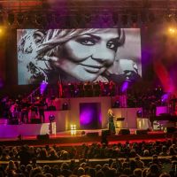 googoosh at the hollywood bowl 103