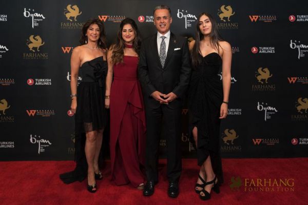 On The Red Carpet   Farhang Gala 002